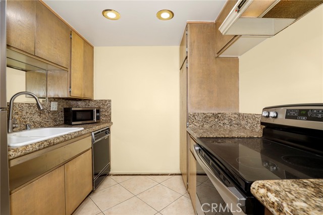 Detail Gallery Image 9 of 16 For 615 Esplanade #302,  Redondo Beach,  CA 90277 - 1 Beds | 1 Baths