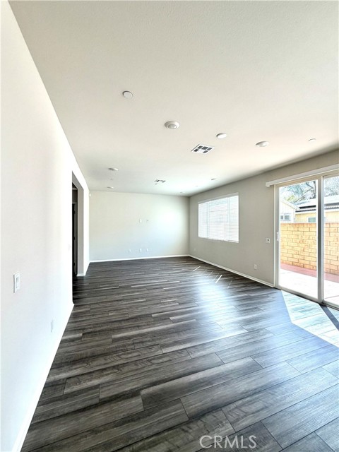 Detail Gallery Image 3 of 16 For 2872 Schmidt Privado, Ontario,  CA 91761 - 3 Beds | 2/1 Baths