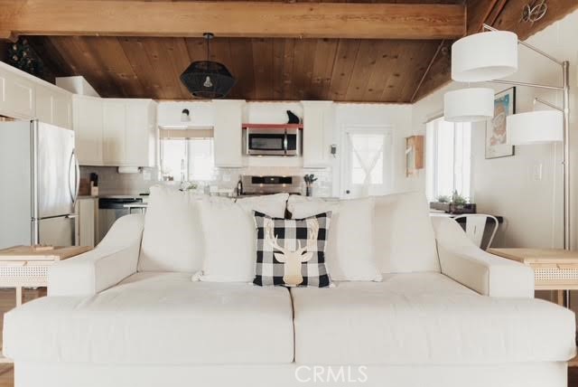 1029 W Aeroplane Boulevard, Big Bear City CA: https://media.crmls.org/medias/045cf543-3bc4-4a6a-9e23-a017afa71526.jpg