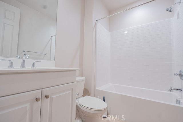 https://media.crmls.org/medias/045d0a4f-6453-4f87-9f6a-f9bc50830fbc.jpg?preset=X-Large