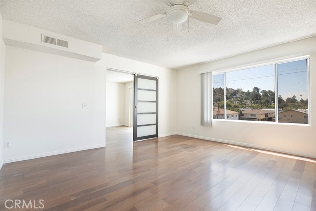 Detail Gallery Image 9 of 20 For 1422 Rock Glen #210,  Glendale,  CA 91205 - 2 Beds | 1 Baths