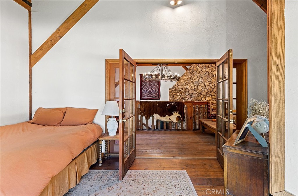 https://media.crmls.org/medias/045d85a2-4ac0-48ac-a238-b2127e32da66.jpg?preset=X-Large