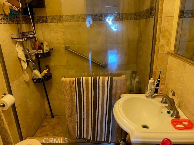 https://media.crmls.org/medias/045d9b32-401c-4e68-a38d-b8fa014aaf5c.jpg?preset=X-Large