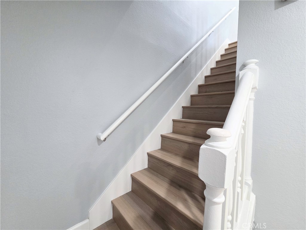 https://media.crmls.org/medias/045e83e0-b502-48c5-a144-dfbf5d0964f6.jpg?preset=X-Large