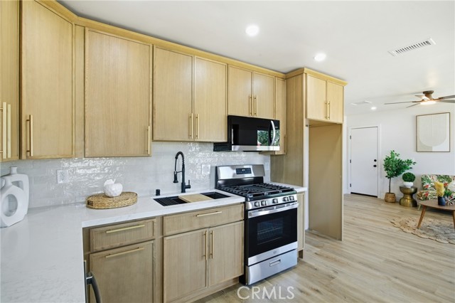 Detail Gallery Image 15 of 39 For 984 Fremont St, Pomona,  CA 91766 - 3 Beds | 2 Baths