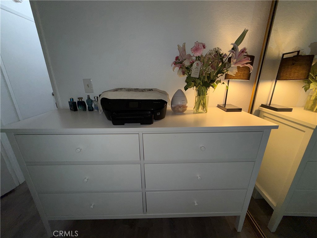 https://media.crmls.org/medias/045ec229-ff3f-4f3b-b1b0-7655bd5e0f02.jpg?preset=X-Large