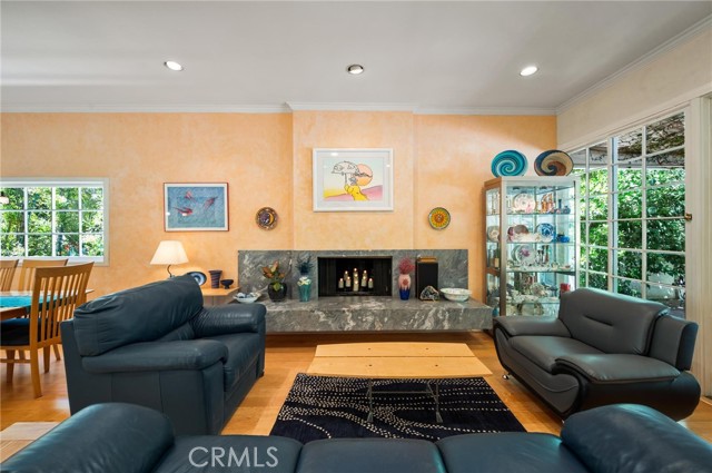 17034 Escalon Drive, Encino CA: https://media.crmls.org/medias/045ee7d0-f1da-4278-9bf9-00e1f308d686.jpg