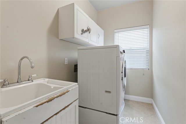 Detail Gallery Image 30 of 39 For 22711 Collins St, Woodland Hills,  CA 91367 - 4 Beds | 3/1 Baths