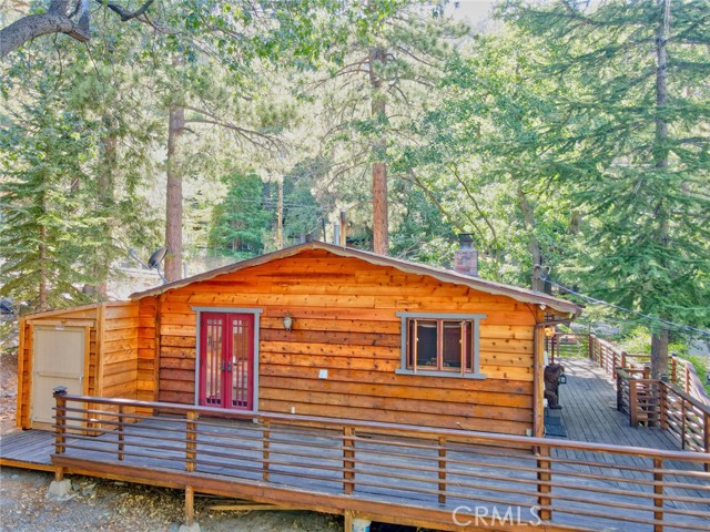 5475 Acorn Trail, Wrightwood CA: https://media.crmls.org/medias/0461949b-6e49-4769-af8a-1b6c65ec2b29.jpg