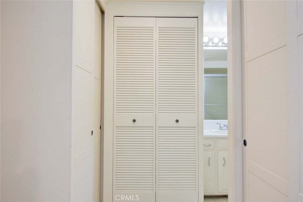 https://media.crmls.org/medias/04622a0e-2f20-497a-9844-2d1f551cc8b9.jpg?preset=X-Large
