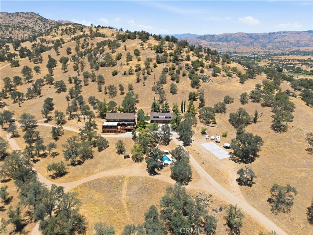 https://media.crmls.org/medias/04630ed1-30f7-44ea-aa34-4b23a8485f60.jpg?preset=X-Large