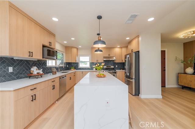 921 Azalea Avenue, Placentia CA: https://media.crmls.org/medias/04633609-2ccb-4ca7-876f-1c3b4369999d.jpg