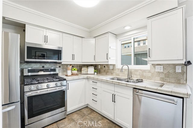 Detail Gallery Image 4 of 33 For 11960 Gloxinia, Fountain Valley,  CA 92708 - 2 Beds | 1/1 Baths