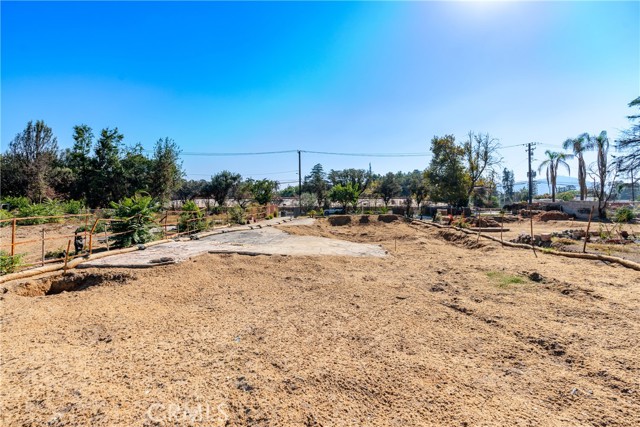 95 E Calaveras Street, Altadena CA: https://media.crmls.org/medias/0464b310-c852-4507-9752-8811627f8f22.jpg