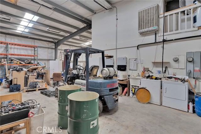 Detail Gallery Image 9 of 42 For 10328 El Centro, Oak Hills,  CA 92344 - 5 Beds | 4 Baths