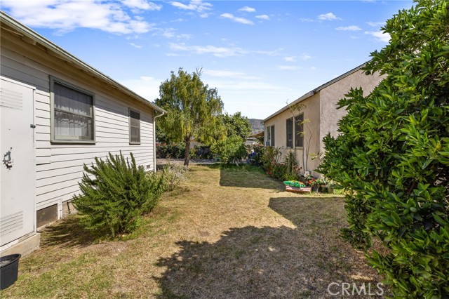 214 S Ojai Street, Santa Paula CA: https://media.crmls.org/medias/04661b7d-0eb0-4f2e-abd2-2fcdd40f322c.jpg