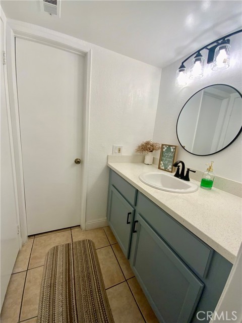 Detail Gallery Image 13 of 16 For 12141 Centralia St #111,  Lakewood,  CA 90715 - 1 Beds | 1 Baths