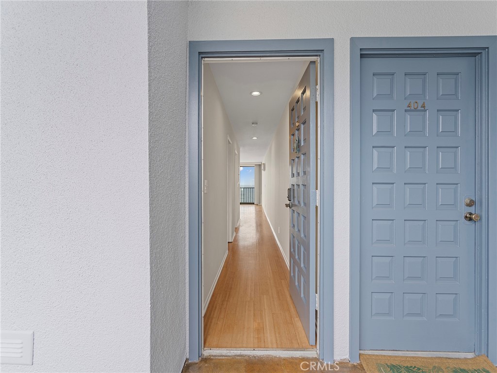 https://media.crmls.org/medias/04664411-62cd-4dc8-8104-83ec9456463b.jpg?preset=X-Large