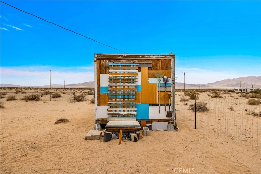 https://media.crmls.org/medias/0466ce94-c814-4899-a085-08a65a241802.jpg?preset=X-Large
