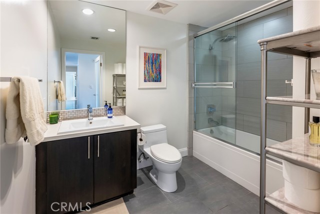 Detail Gallery Image 15 of 21 For 12020 Guerin St #303,  Studio City,  CA 91604 - 3 Beds | 2/1 Baths