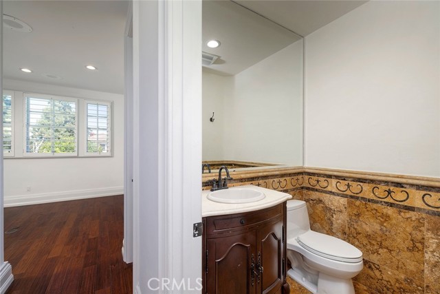 Detail Gallery Image 28 of 33 For 11 Sawgrass Dr, Newport Beach,  CA 92660 - 5 Beds | 5/1 Baths