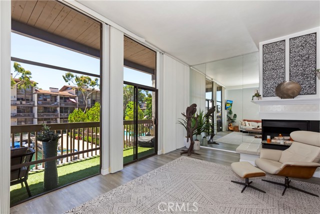 Detail Gallery Image 11 of 30 For 5226 Marina Pacifica Dr, Long Beach,  CA 90803 - 1 Beds | 1/1 Baths