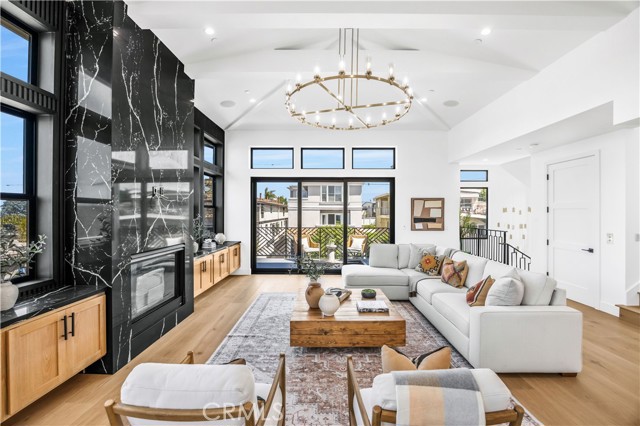 924 17th St, Hermosa Beach CA: https://media.crmls.org/medias/046abfc6-5088-4f6e-88a3-43d997571233.jpg