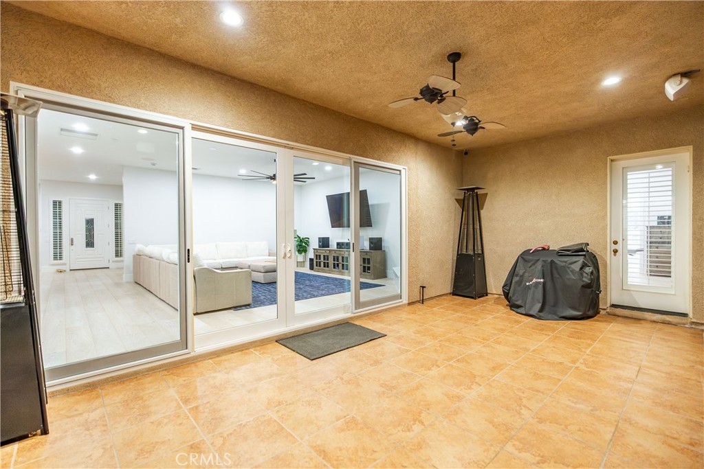 https://media.crmls.org/medias/046ccffc-614d-4b0b-876f-a5f22e8808d5.jpg?preset=X-Large