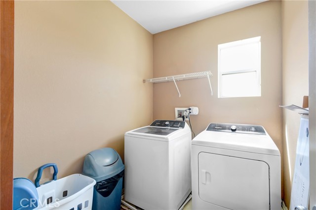 Detail Gallery Image 10 of 16 For 1053 Indiangrass Dr, Hemet,  CA 92545 - 5 Beds | 2/1 Baths