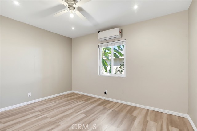 17811 Ludlow Street photo 22