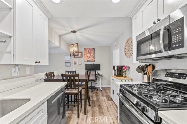 Detail Gallery Image 9 of 22 For 4535 Ramona Ave #9,  La Verne,  CA 91750 - 1 Beds | 1 Baths