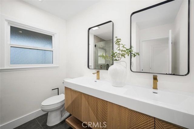 2312 Iroquois Avenue, Long Beach CA: https://media.crmls.org/medias/046ef88f-2b88-4ae8-ae04-9c83d00c177b.jpg