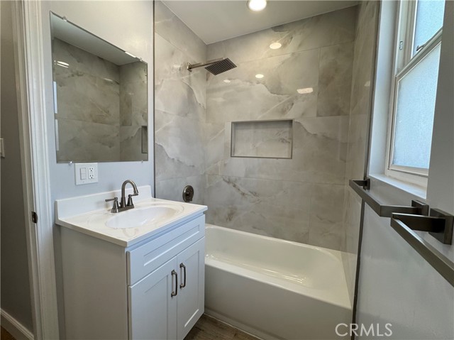 219 1/2 S Eucalyptus Avenue, Inglewood CA: https://media.crmls.org/medias/046fd289-f513-48f8-86af-1170f0a092ff.jpg