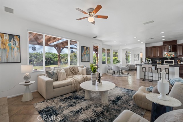 1512 E Nocta Privado, Ontario CA: https://media.crmls.org/medias/04703f0c-0445-4575-be52-92a249e4488f.jpg