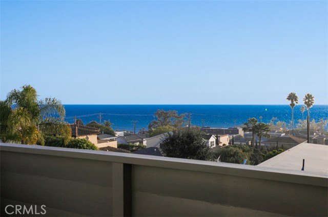 Detail Gallery Image 17 of 46 For 284 Chiquita, Laguna Beach,  CA 92651 - 4 Beds | 2/2 Baths