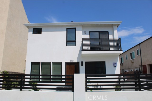 Detail Gallery Image 1 of 10 For 5014 Kester Ave, Sherman Oaks,  CA 91403 - 4 Beds | 4 Baths