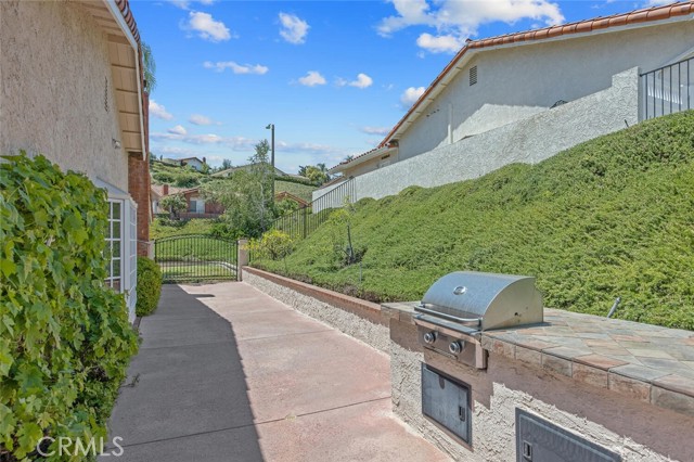 2039 Channelford Road, Westlake Village CA: https://media.crmls.org/medias/04717642-ae73-4ab2-b88c-1dd41c87718a.jpg