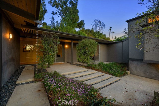 Detail Gallery Image 45 of 51 For 4750 Poe Ave, Woodland Hills,  CA 91364 - 4 Beds | 4 Baths