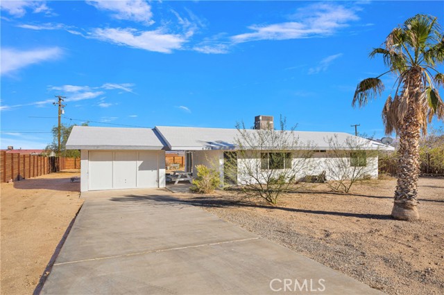 Detail Gallery Image 3 of 34 For 4789 Avenida Del Sol, Joshua Tree,  CA 92252 - 2 Beds | 2 Baths