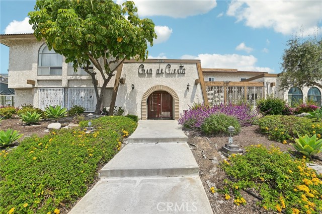 Detail Gallery Image 1 of 38 For 2296 Gaviota Ave #14,  Signal Hill,  CA 90755 - 2 Beds | 1/1 Baths