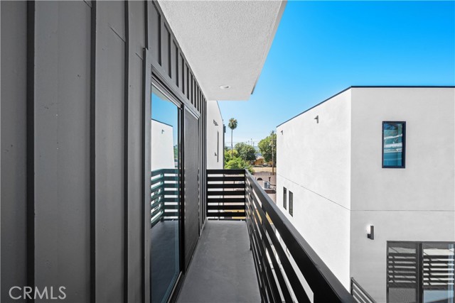 6704 1/2 Kester Avenue, Van Nuys CA: https://media.crmls.org/medias/04731e42-4c58-4069-8a32-e3c937a0da8e.jpg