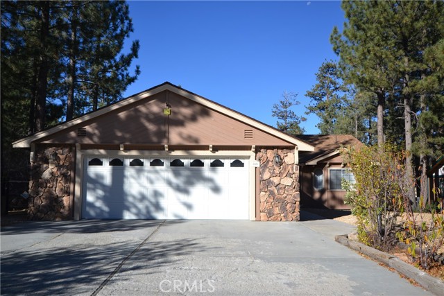 889 Mcalister Road, Big Bear CA: https://media.crmls.org/medias/04737713-195b-445c-9350-3a5142816fbe.jpg