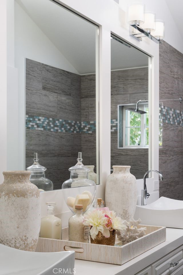 MLS #OC25193732 image #23