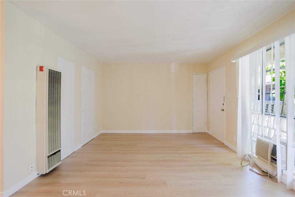 https://media.crmls.org/medias/0473e386-01a7-4671-aa33-05cd60650d4a.jpg?preset=X-Large