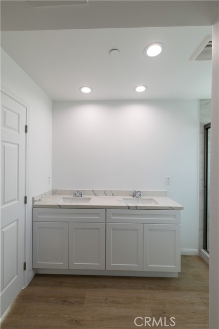Detail Gallery Image 13 of 21 For 211 N Hathaway a,  Santa Ana,  CA 92703 - 3 Beds | 2/1 Baths