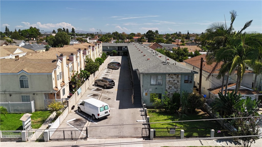 Apartment at 6900 California