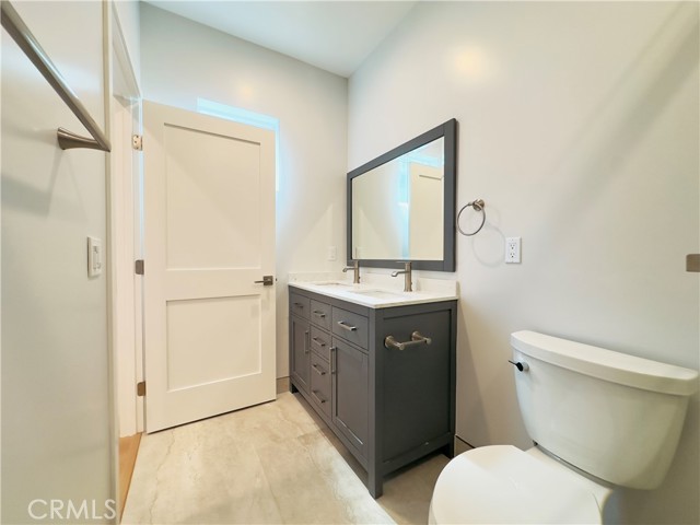 17522 Lemay Street, Lake Balboa CA: https://media.crmls.org/medias/04748eb3-98eb-4236-b1ba-e44cb52550da.jpg