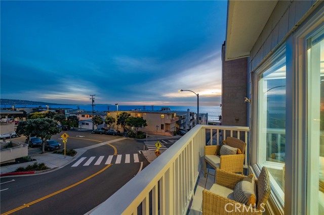 209 15th Street, Manhattan Beach, California 90266, 3 Bedrooms Bedrooms, ,2 BathroomsBathrooms,Residential,Sold,15th,SB23017345