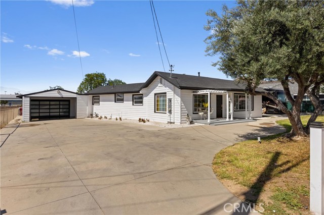 1049 2nd Street, Norco CA: https://media.crmls.org/medias/0476128f-f9ef-47eb-ac6b-9ee42e391175.jpg