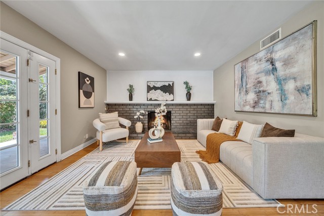 651 N Sunnyslope Avenue, Pasadena CA: https://media.crmls.org/medias/04765339-e172-4a39-b03a-3a4a330f0333.jpg